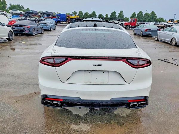2019 KIA STINGER