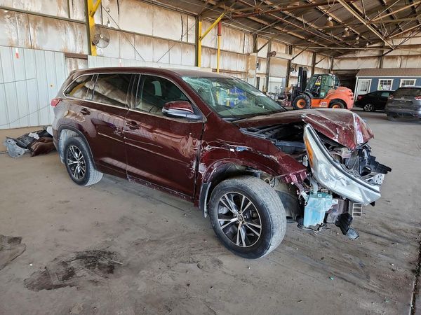 2017 TOYOTA HIGHLANDER LE/LE Plus