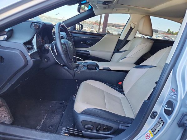 2019 LEXUS ES 300h