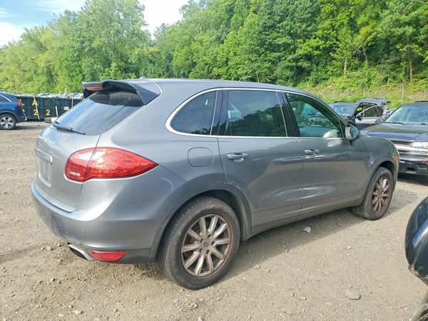 2014 PORSCHE CAYENNE