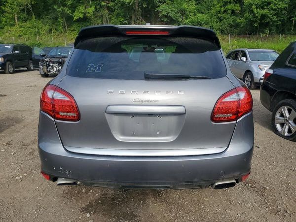 2014 PORSCHE CAYENNE