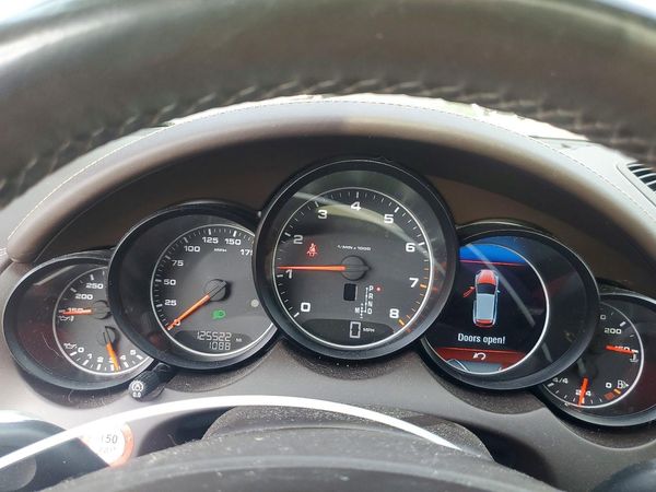 2014 PORSCHE CAYENNE