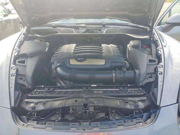2014 PORSCHE CAYENNE