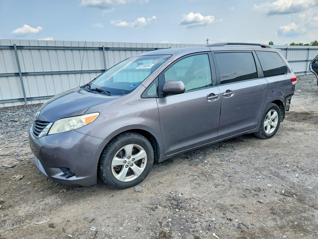 2014 TOYOTA SIENNA