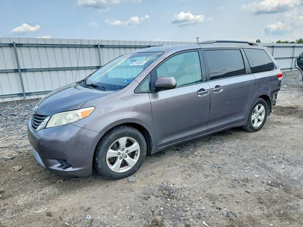 2014 TOYOTA SIENNA