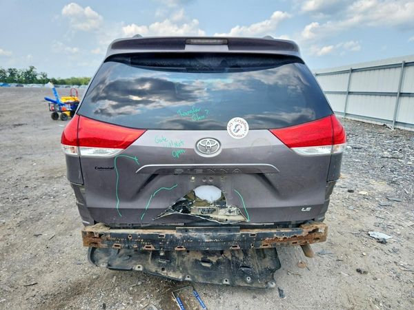 2014 TOYOTA SIENNA