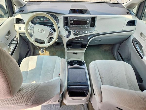 2014 TOYOTA SIENNA