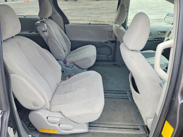 2014 TOYOTA SIENNA