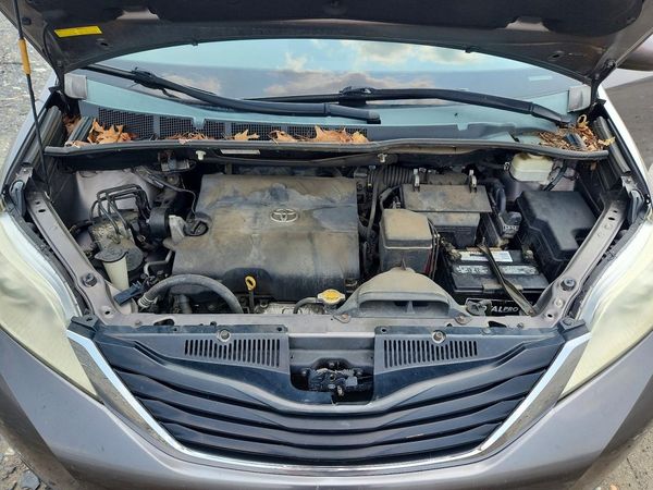 2014 TOYOTA SIENNA