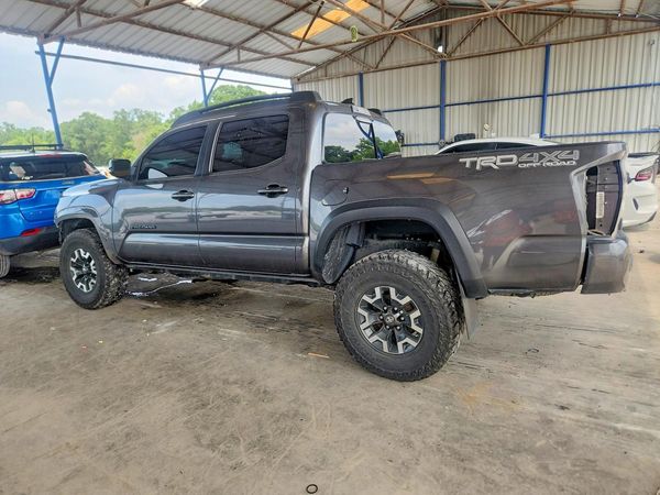 2017 TOYOTA TACOMA