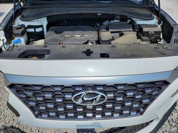 2019 HYUNDAI SANTA FE SE