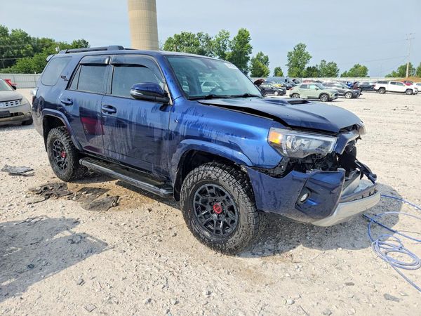 2022 TOYOTA 4RUNNER