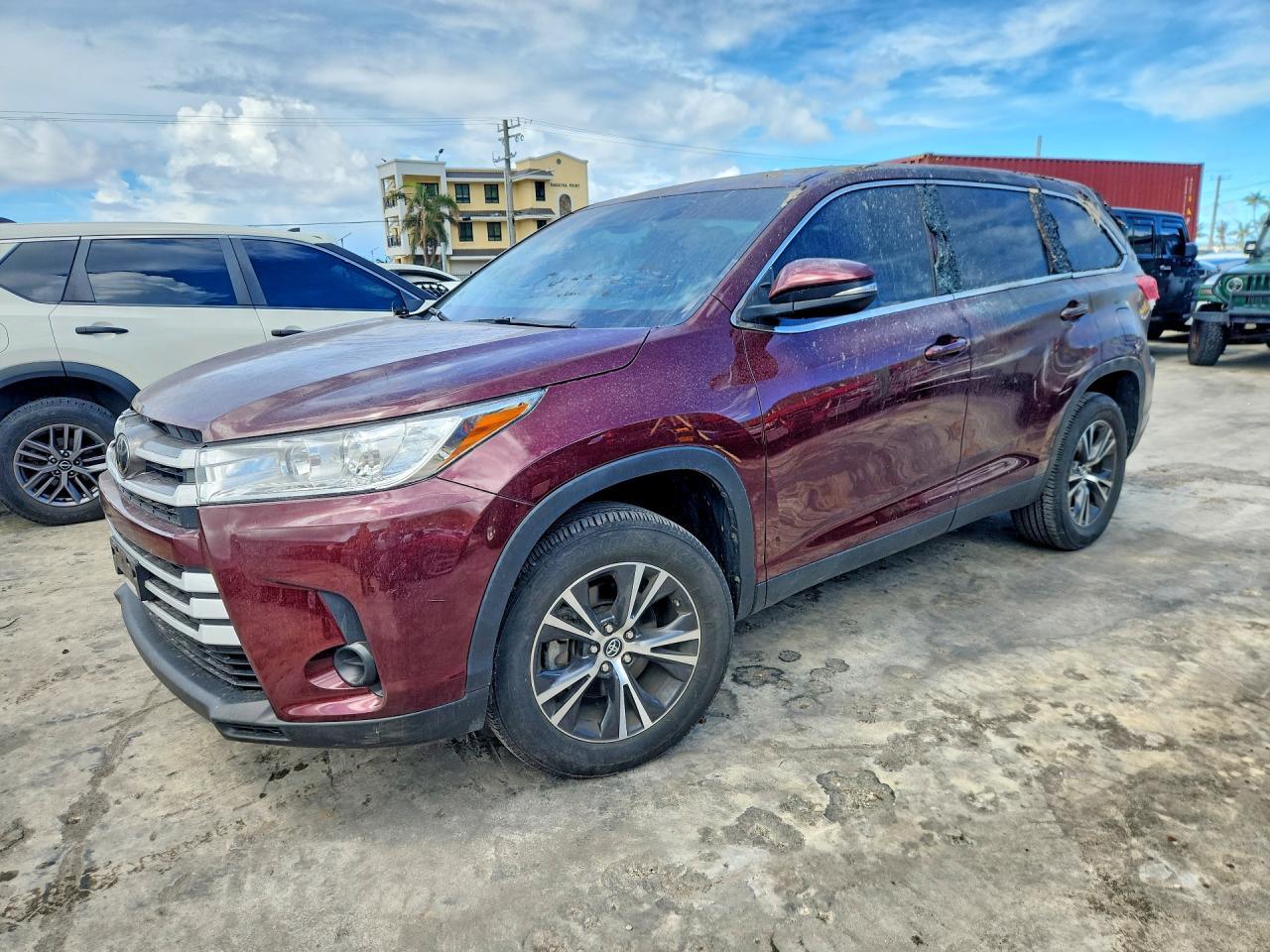 2019 TOYOTA HIGHLANDER LE