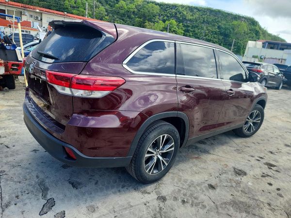2019 TOYOTA HIGHLANDER LE
