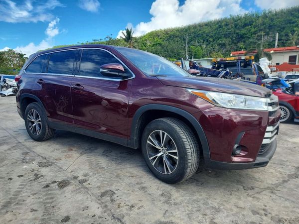 2019 TOYOTA HIGHLANDER LE