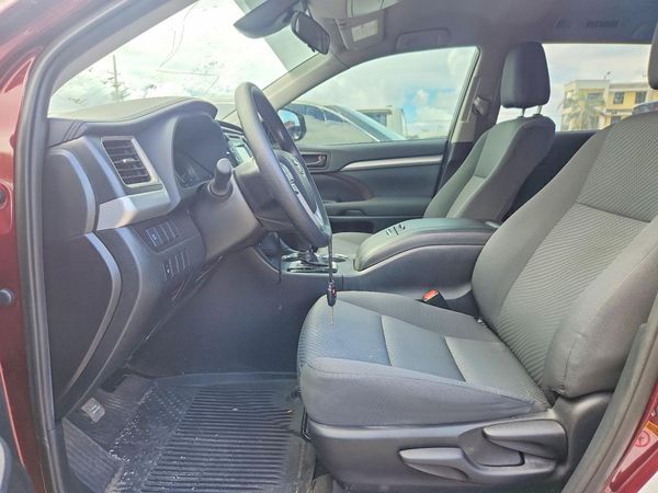 2019 TOYOTA HIGHLANDER LE
