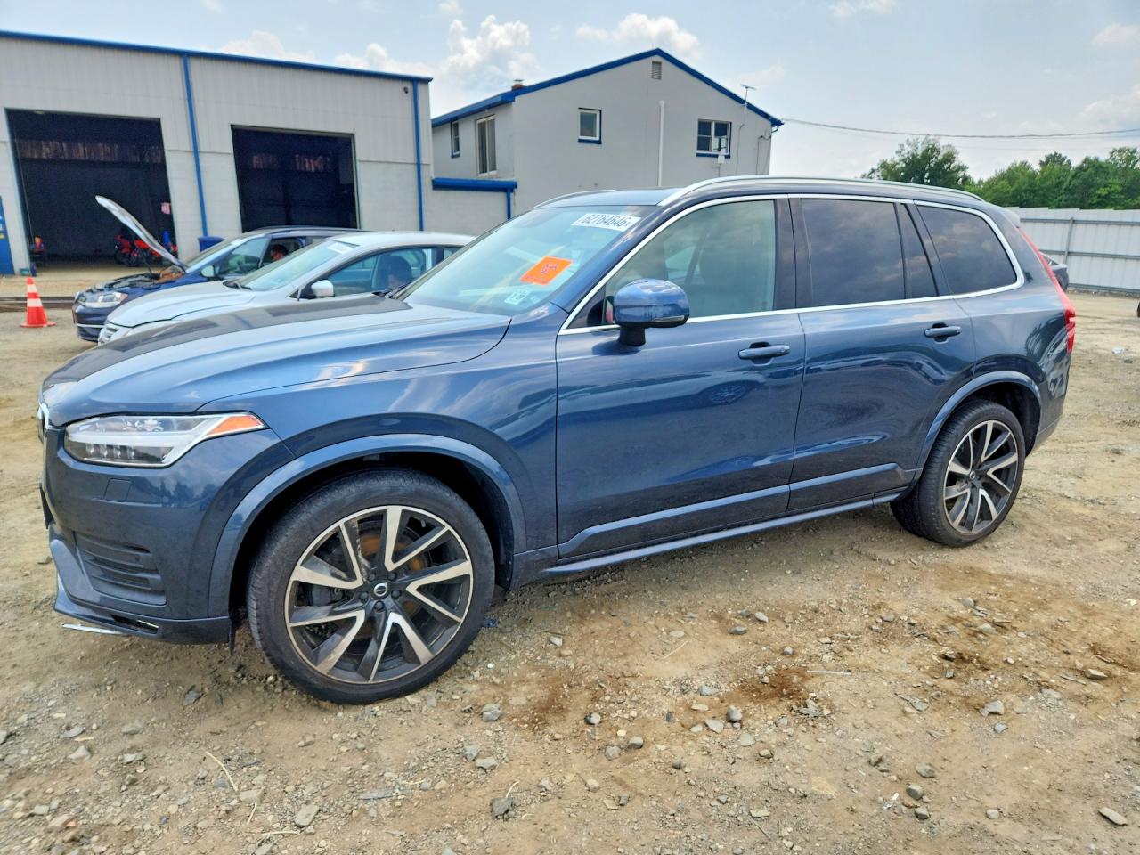2022 VOLVO XC90 Momentum (excl S60) — Front 3/4