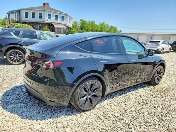 2025 TESLA MODEL Y