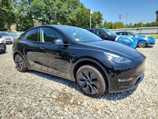 2025 TESLA MODEL Y