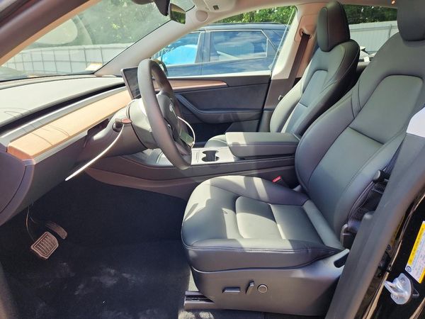 2025 TESLA MODEL Y