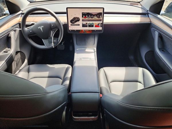 2025 TESLA MODEL Y