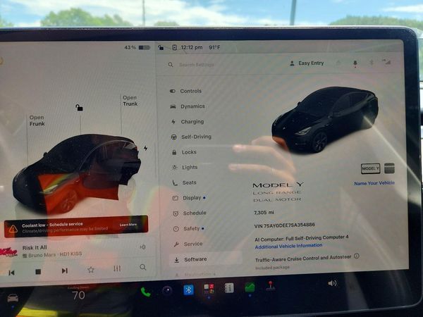 2025 TESLA MODEL Y
