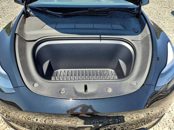 2025 TESLA MODEL Y