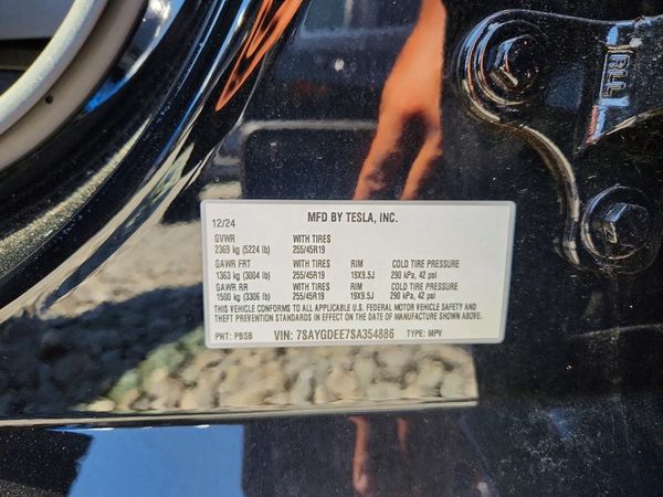2025 TESLA MODEL Y