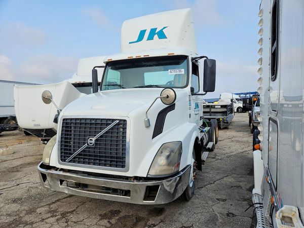 2012 VOLVO VN