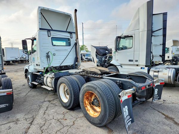 2012 VOLVO VN