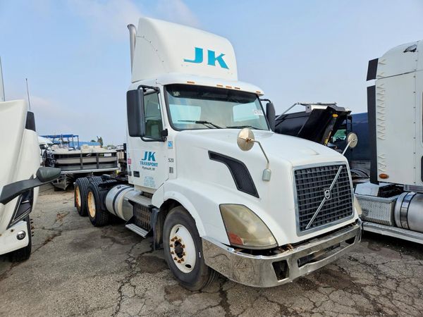 2012 VOLVO VN
