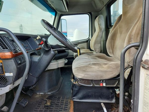2012 VOLVO VN