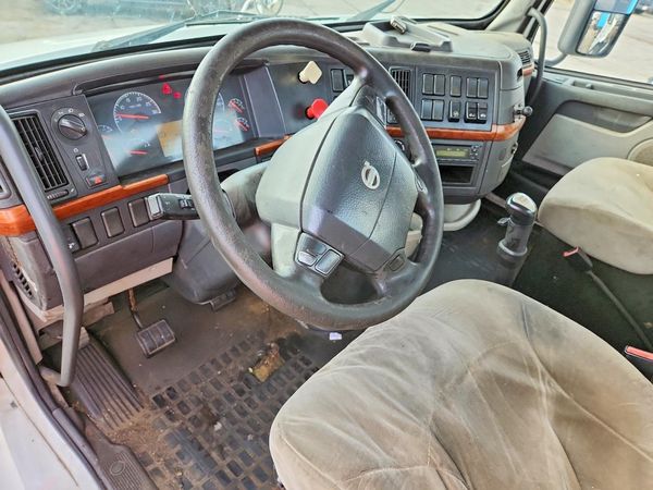 2012 VOLVO VN