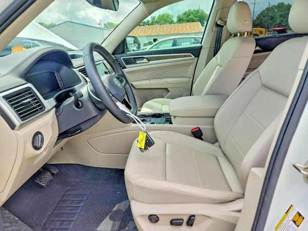 2023 VOLKSWAGEN ATLAS SE w/ Tech