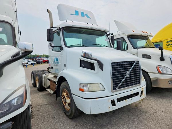 2013 VOLVO VN