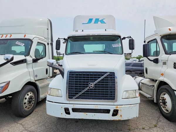 2013 VOLVO VN
