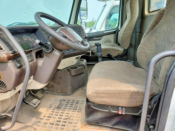 2013 VOLVO VN