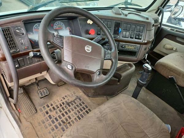 2013 VOLVO VN