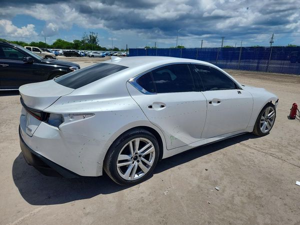 2023 LEXUS IS 300 Comfort
