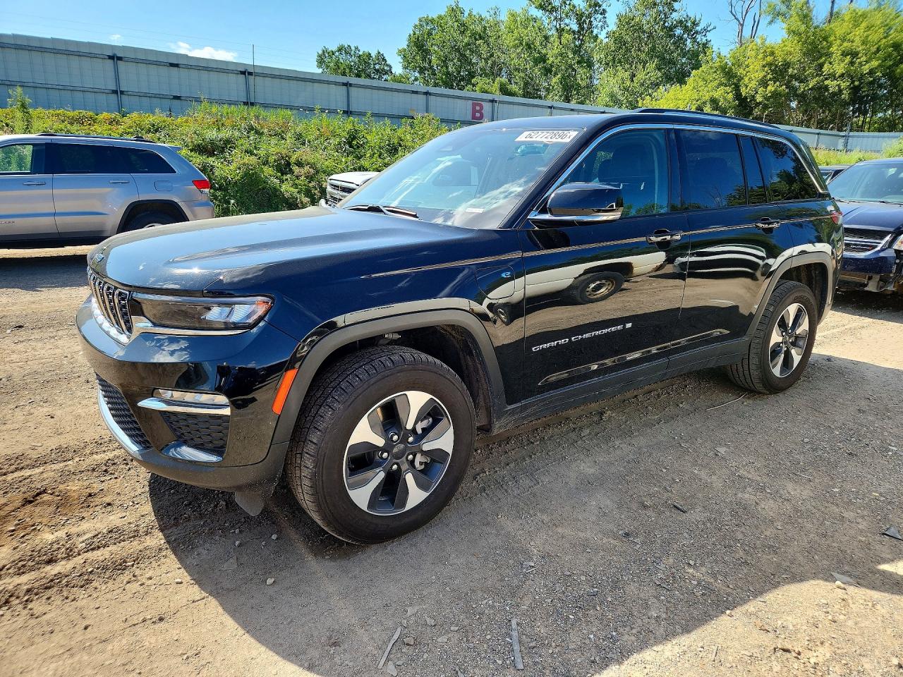 2024 JEEP GRAND CHEROKEE LIMITED 4XE — Front 3/4