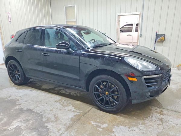 2015 PORSCHE MACAN