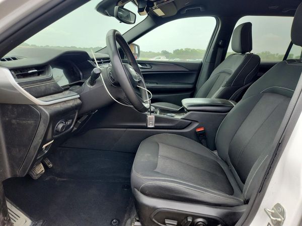 2024 JEEP GRAND CHEROKEE Laredo