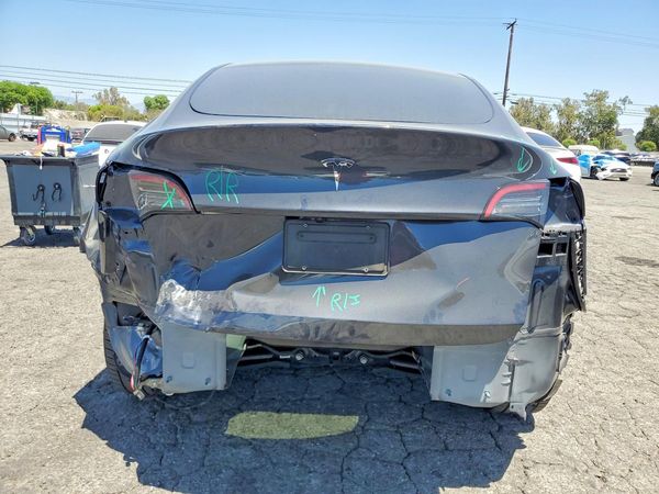2025 TESLA MODEL Y