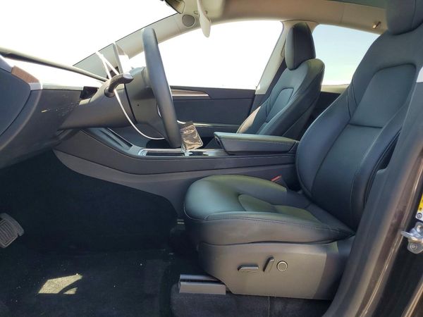2025 TESLA MODEL Y
