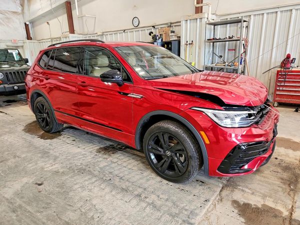 2024 VOLKSWAGEN TIGUAN 4Motion SE R-Line Black