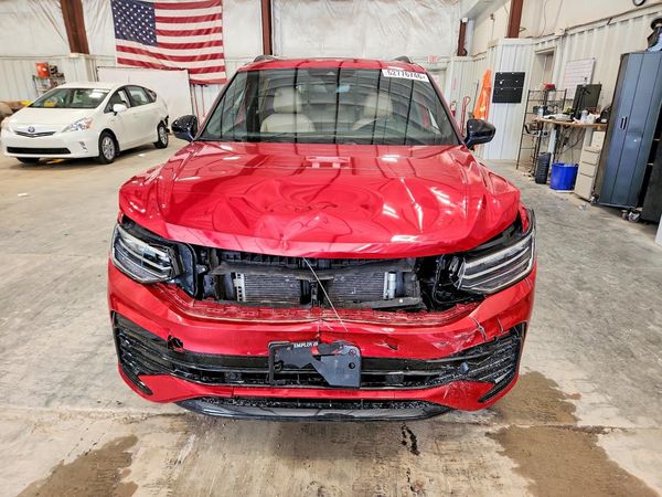 2024 VOLKSWAGEN TIGUAN 4Motion SE R-Line Black