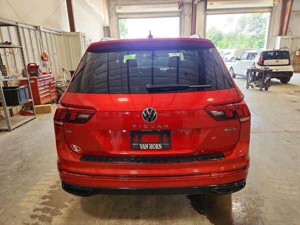 2024 VOLKSWAGEN TIGUAN 4Motion SE R-Line Black