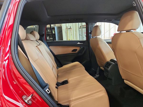 2024 VOLKSWAGEN TIGUAN 4Motion SE R-Line Black