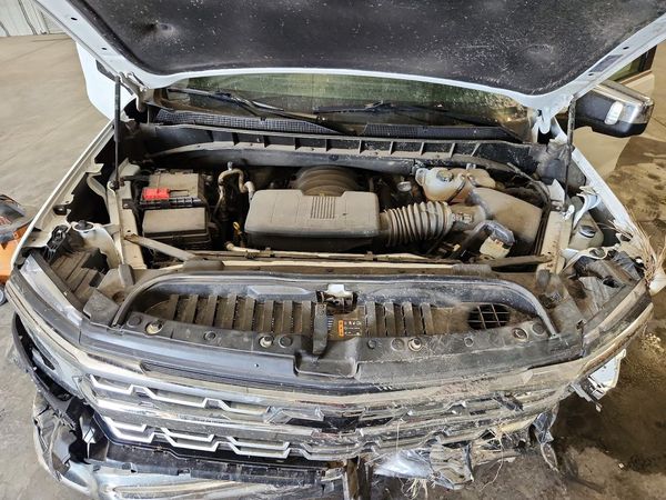 2023 CHEVROLET SILVERADO LTZ — Engine bay