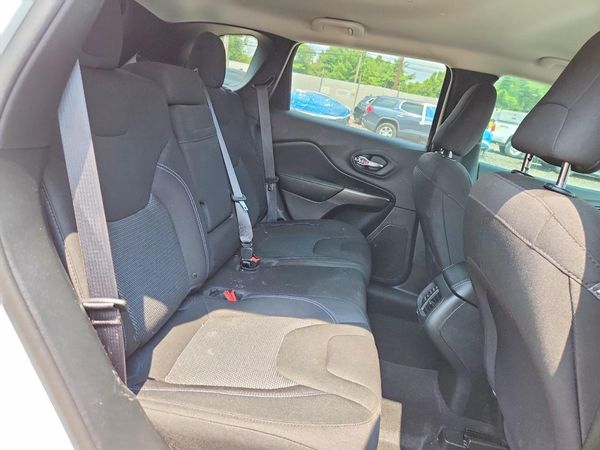 2019 JEEP CHEROKEE LATITUDE FWD